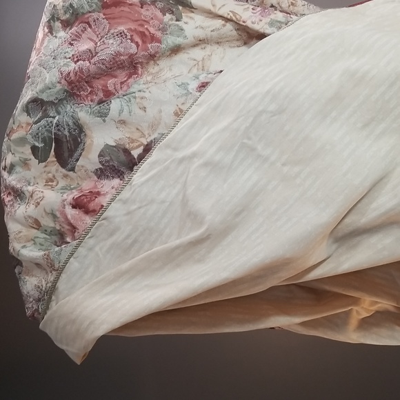 Queen/ Full Croscill Cotswold vintage floral duvet cover - Picture 3 of 8